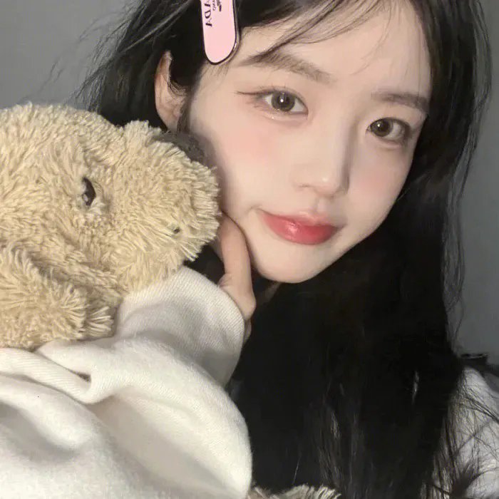 顽皮豹在树林里